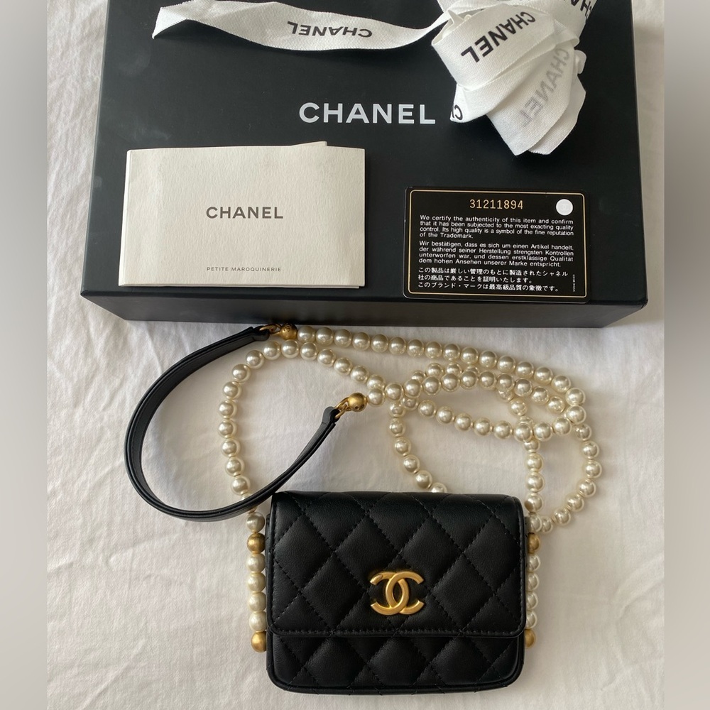 CHANEL Mini Pearl Chain Crossbody Flap Cardholder Wallet Crossbody clutch purse